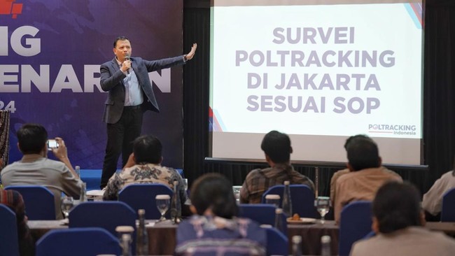 Lembaga survei Poltracking menegaskan survei mereka sudah melalui verifikasi berlapis. Pernyataan itu merespons polemik beda hasil survei Pilgub Jakarta 2024.