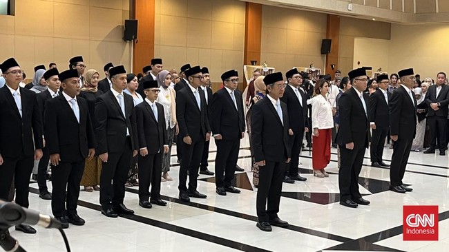 Enam jubir Kantor Komunikasi Kepresidenan dilantik hari ini. Mereka terdiri dari beragam latar belakang, mulai dari wartawan hingga pengamat politik.