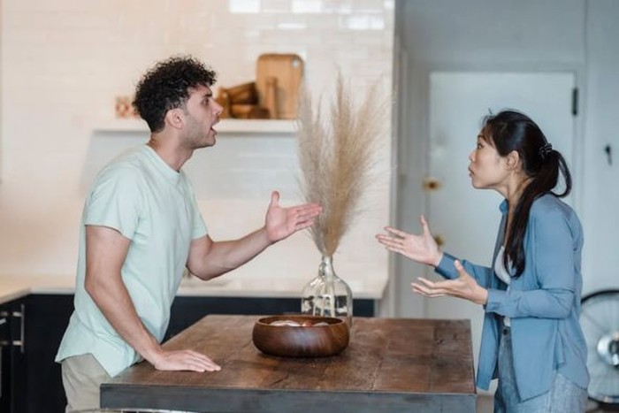 Ilustrasi pasangan bertengkar /Foto: Pexels/Timur Weber