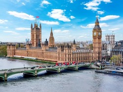 London Pertimbangkan Pajak Turis