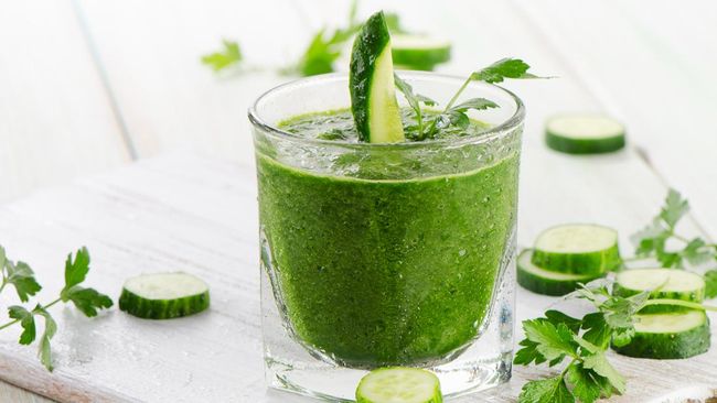 Dikenal sebagai lalapan, mentimun atau timun juga bisa diolah jadi jus. Manfaatnya tak main-main. Jus timun dapat menurunkan tekanan darah.
