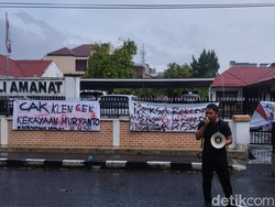 Tuding Rektor USU Cawe-cawe Pilgubsu, Puluhan Mahasiswa Geruduk Kantor MWA