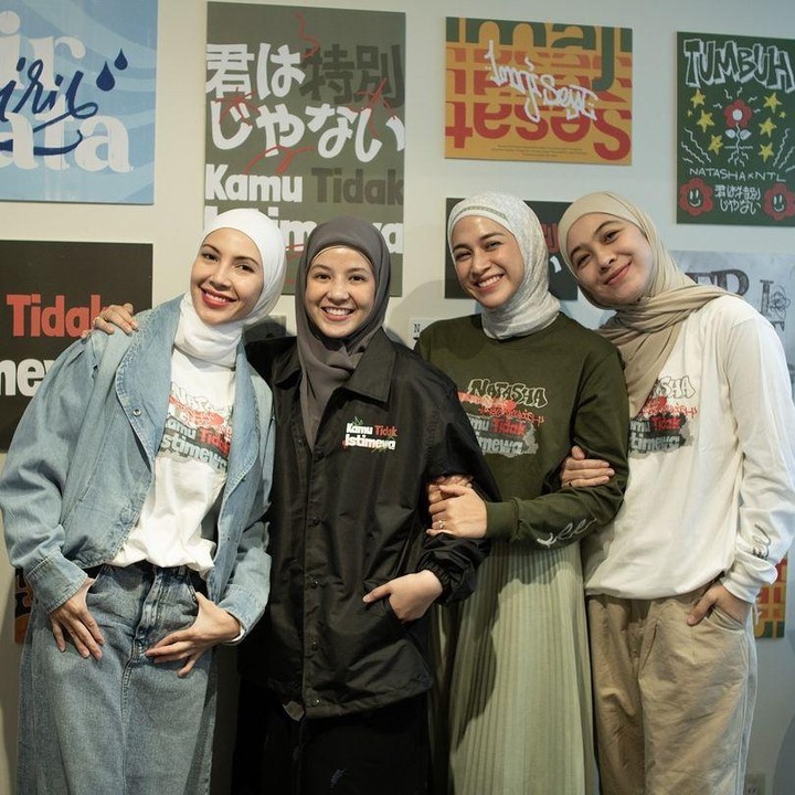 <p>Meski diadakan di Jepang, keluarga dan sahabatnya datang untuk mendukung Bunda tiga anak ini. "Terima kasih banyak untuk seluruh keluarga, dan tentunya seluruh warga Indonesia di Jepang yang hadir menyempatkan waktunya," tambah Caca. (Foto: Instagram@natasharizkynew)</p>