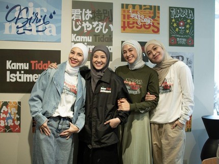 5 Potret Momen Natasha Rizky Rilis Buku di Jepang, Ditemani para Sahabatnya