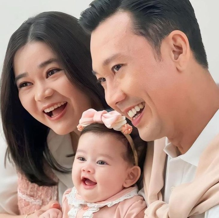 <p>Olivia Allan dan Denny Sumargo begitu bahagia setelah putrinya baby Gabriella Alan Sumargo lahir. Pasalnya, Olivia sempat tiga kali keguguran sebelum akhirnya berhasil program bayi tabung atau IVF. (Foto: @oliviasumargo)</p>