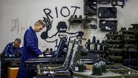 FOTO: Mengintip Pabrik Pembuat Teknologi Anti-Drone di Ukraina