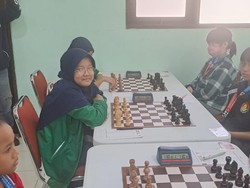 Siswi Kelas V MI Gresik Raih Perunggu Kejurnas Catur, Siap ke Thailand