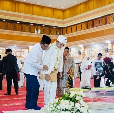 Unggahan Penuh Haru Mahfud MD Usai Anak Bungsu Nikahi Putri TGB