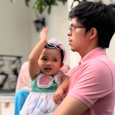 Ini Kado dari Istri Haji Isam untuk Ulang Tahun Azura Putri Atta-Aurel