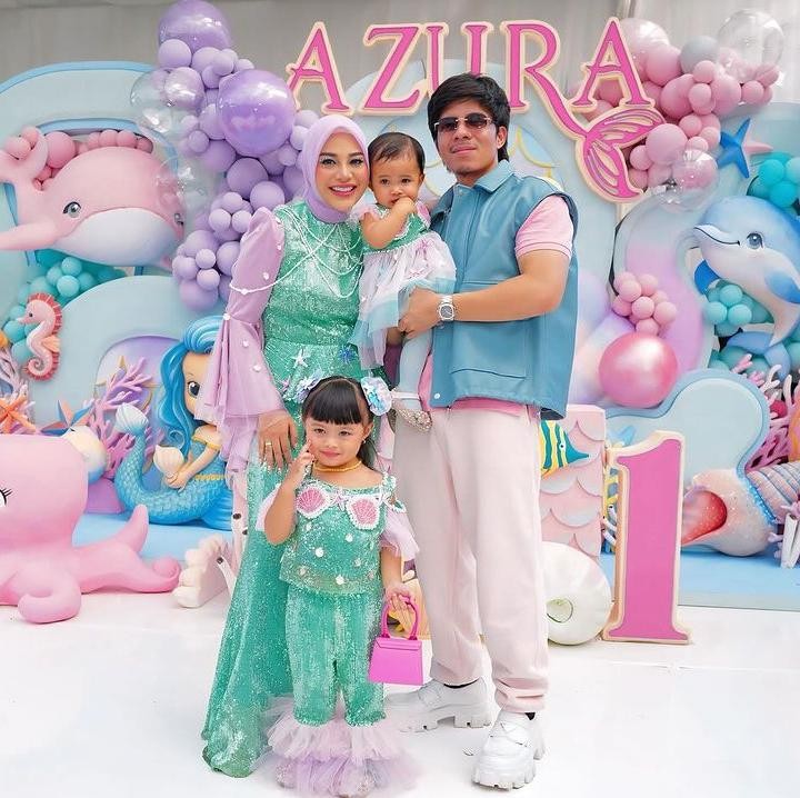 <p>Sebelumnya, Aurel dan Atta mengadakan perayaan ulang tahun Azura dengan tema Baby Shark. Kali ini, ada pula perayaan lebih meriah dengan tema ONEder The Sea, lho. (Foto: Instagram: @attahalilintar)</p>