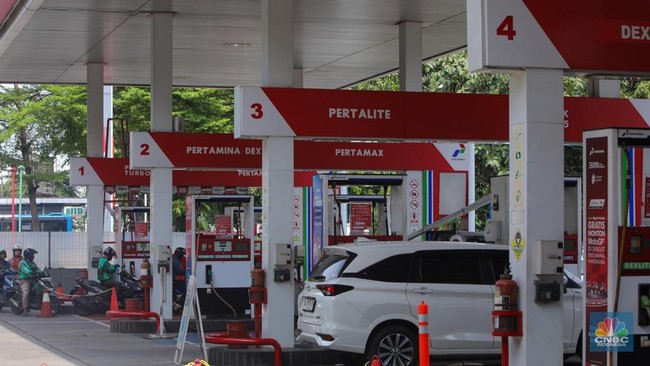 DPR: Ada Pihak Ingin Harga BBM Naik Saat Pemerintah Tahan Harga