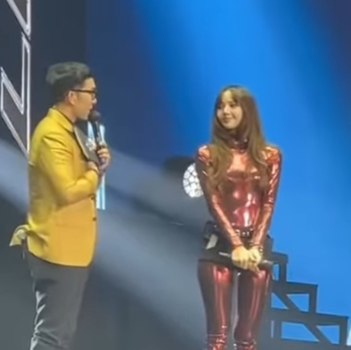 <p>"Kak Indraaaaaaaa, <em>omaygayyyyy</em>!!! <em>Speechlesssss</em>," kata seorang netizen. "Karena <em>@indraherlambang</em> adalah MC terbaik jadi pantas kok dipeluk sama Mbak Lisa," ungkap netizen lainnya. (Foto: Instagram: @indraherlambang)</p>