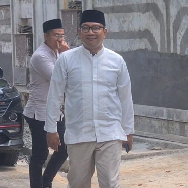 Foto Lebaran Bareng Keluarga, Raut Wajah Ridwan Kamil Jadi Sorotan