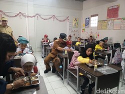 Pemkab Sumedang Uji Coba Program Makan Siang Bergizi dengan Dapur Satelit