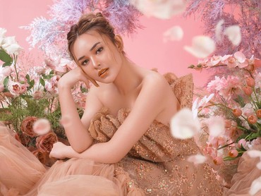 img-title Kekayaan Ditaksir Capai Rp4 M per Bulan, Cara Amanda Manopo Rayakan Tahun Baru Disorot