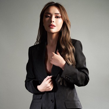 Foto Semringah Amanda Manopo usai Arya Saloka Gugat Cerai Putri Anne Disorot