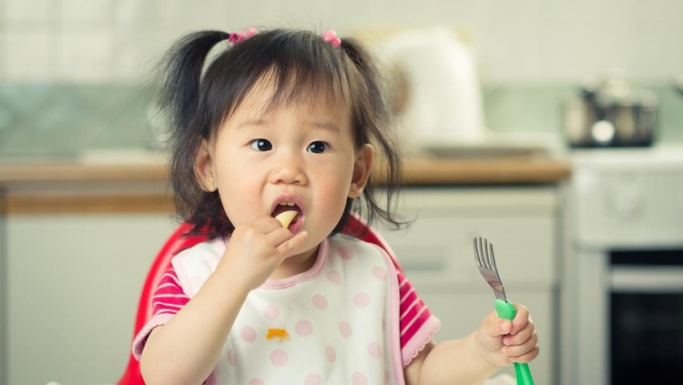 anak makan