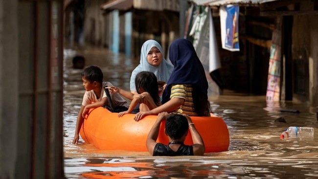 FOTO: Banjir Parah, Kota Ilagan Filipina Terancam 'Hilang' dari Peta