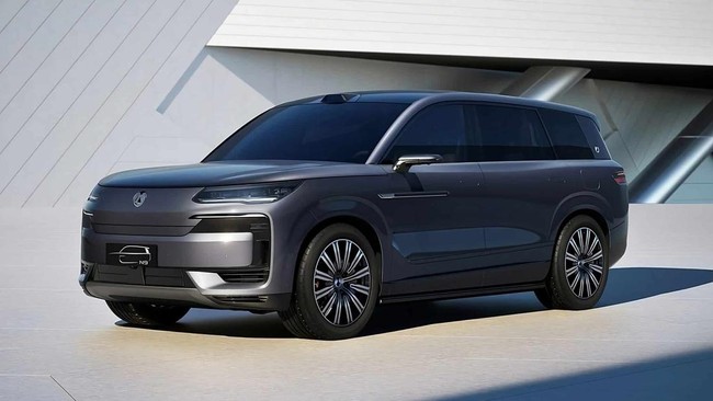 Build Your Dreams (BYD) resmi memperkenalkan Denza N9 pada ajang Guangzhou Auto Show 2024 di China.