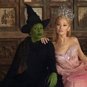 Para 'Wicked' Fans, Simak 10 Inspirasi Nail Art Ala Elphaba dan Glinda