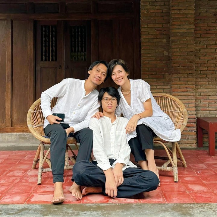 <p>Setelah menikah dengan Sarah Diorita, Eross Candra dikaruniai seorang putra bernama El Pitu. Lahir pada 10 Februari 2011, kini El Pitu suda genap berusia 13 tahun. (Foto: Instagram: @sarahcandra)</p>