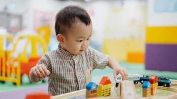 Cara mendidik anak menjadi kreatif sejak bayi