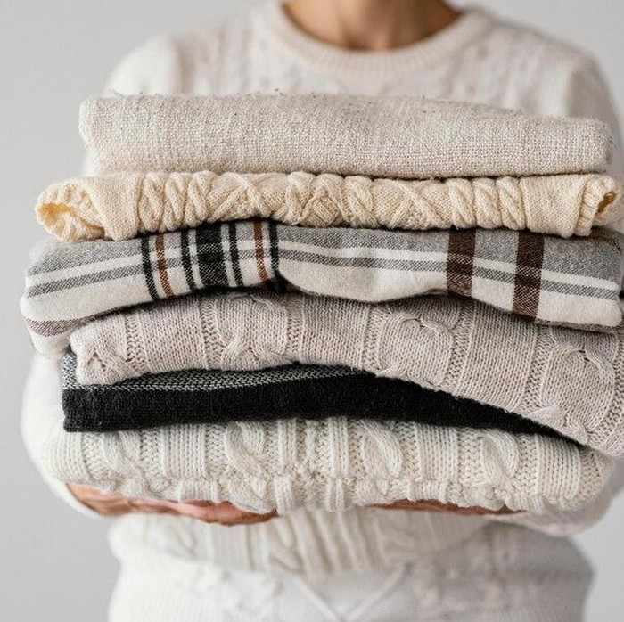 Ilustrasi Menumpuk pakaian/Foto: freepik.com/freepik