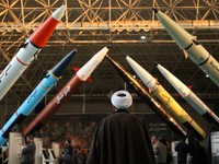 Iran Luncurkan Rudal Besar-besaran, Israel-AS Siaga Penuh Iran Luncurkan Rudal Besar-besaran, Israel-AS Siaga Penuh