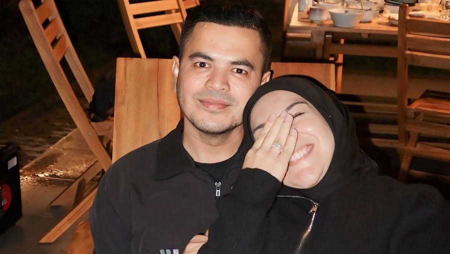 Irish Bella Mesra dengan Suami Bareng Geng Dhini Aminarti, Ammar Zoni Dikasihani Irish Bella Mesra dengan Suami Bareng Geng Dhini Aminarti, Ammar Zoni Dikasihani