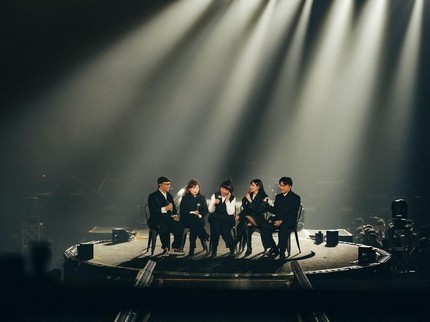 Potret Momen Spesial Isyana Sarasvati Tampil Bersama Keluarga di Konser Lost in Harmony