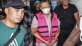 VIDEO: Jadi Tersangka, Hendry Lie Dijebloskan ke Rutan Salemba