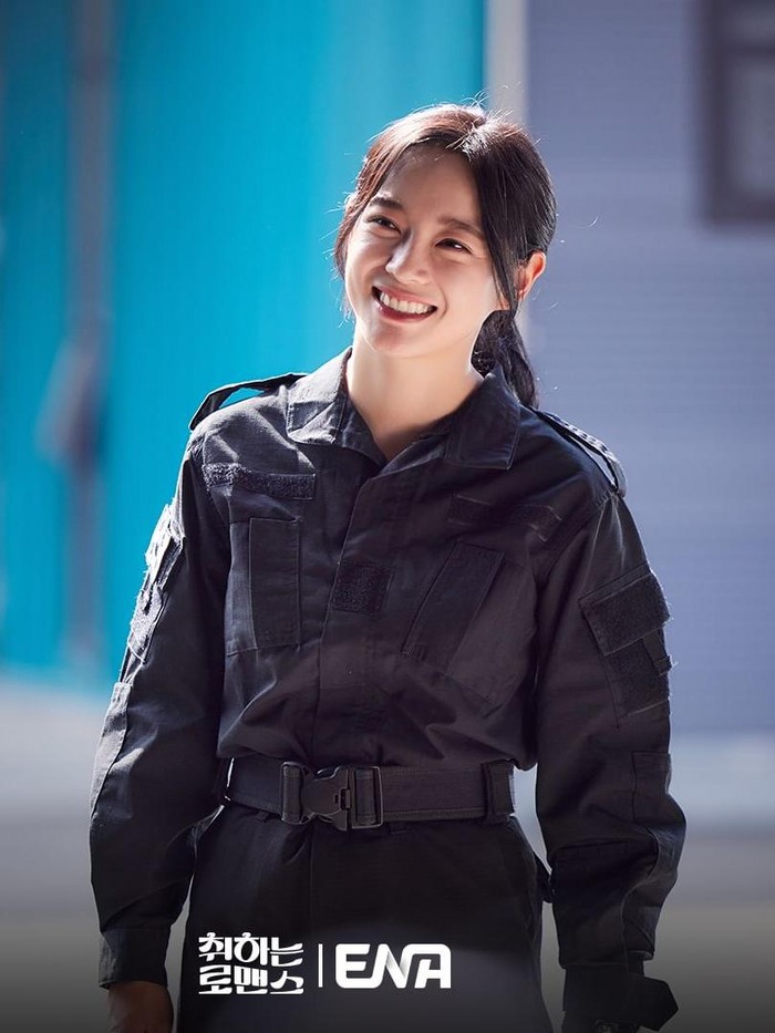 Sebelum bekerja di perusahaan tersebut, Chae Young Ju merupakan mantan anggota pasukan khusus militer, Beauties./ Foto: instagram.com/channel.ena.d