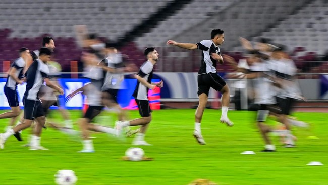 Timnas Indonesia yang berada di Sydney menjalani latihan di lapangan jelang pertandingan melawan Australia.