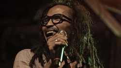 Lirik Lagu Sekali Lagi - Ipang Lazuardi