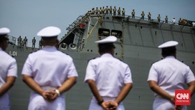 FOTO: Dua Kapal Perang Australia Bersandar di Pelabuhan Tanjung Priok