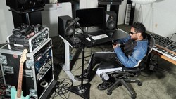 Lirik Lagu Coffee - Miguel