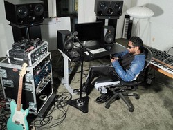 Lirik Lagu Coffee - Miguel