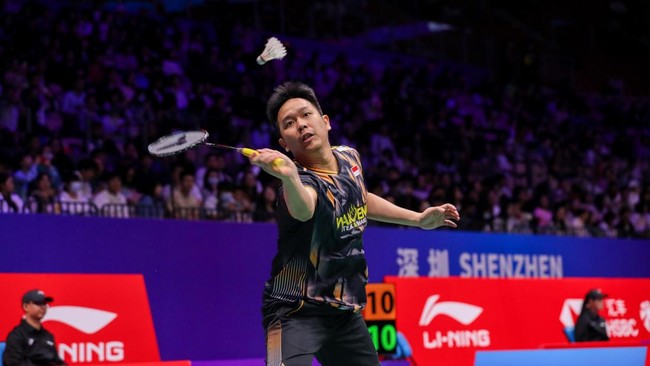 Hendra Setiawan mengumumkan pensiun dari dunia bulutangkis. Daihatsu Indonesia Masters jadi turnamen terakhir sebagai penutup kiprahnya di lapangan.