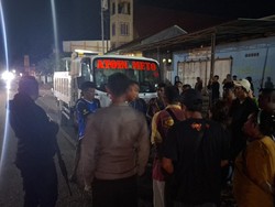 Polres Kupang Tahan Truk Muat Batu Mangan 5 Ton meski Kantongi Izin
