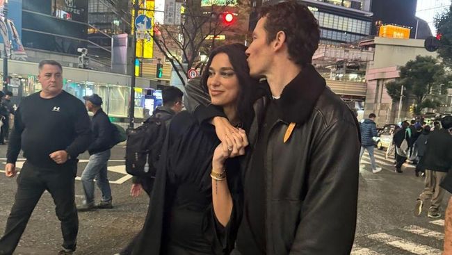 Dua Lipa dan Callum Turner Dikabarkan Bakal Buat Pesta Besar-besaran Usai Tunangan