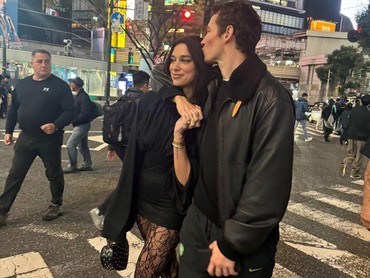 Dua Lipa dan Callum Turner Dikabarkan Bakal Buat Pesta Besar-besaran Usai Tunangan