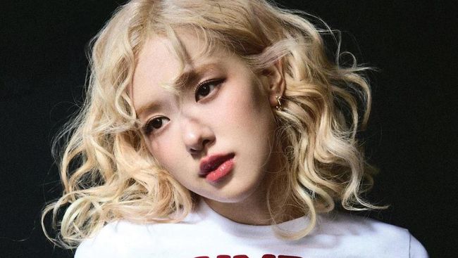 Setelah sukses dengan APT., Rosé BLACKPINK akan rilis single terbaru berjudul Number One Girl pada 22 November 2024.