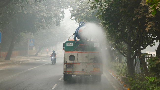 FOTO: Polusi Udara Makin Buruk, Sekolah di India Ditutup