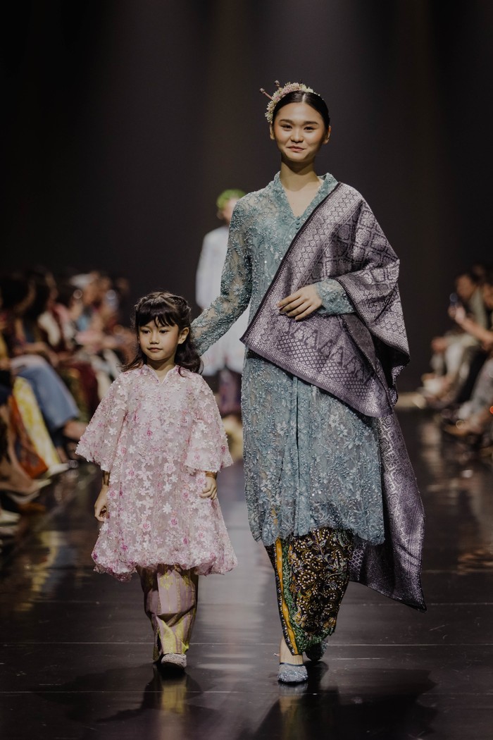 Svarna by IKAT Indonesia