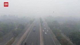 VIDEO: Penampakan Kabut Asap Selimuti Langit New Delhi