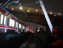 5 Fakta Tiang LAA Miring: KA Gumarang Tersangkut hingga Kabel Diduga Dicuri