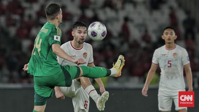 Dua pemain Timnas Indonesia terlihat lincah berjoget di ruang ganti setelah kemenangan atas Arab Saudi dalam laga Kualifikasi Piala Dunia 2026.