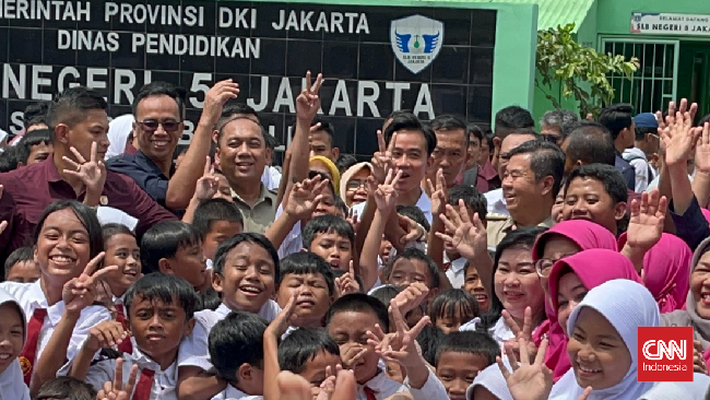 Wakil Presiden RI Gibran Rakabuming Raka mengaku telah meminta Menteri Pendidikan Dasar dan Menengah Abdul Mu'ti untuk menghapus sistem zonasi sekolah.