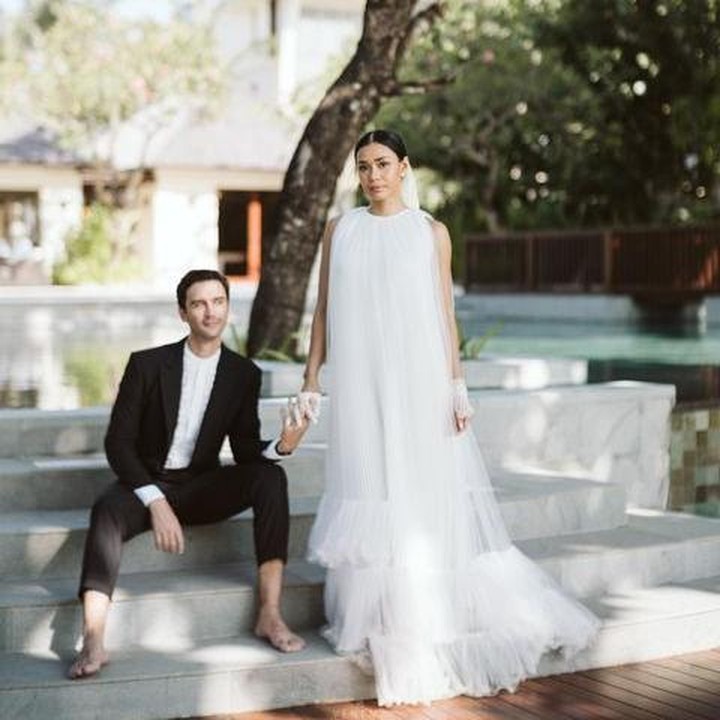 <p>Kebahagiaan tengah menyelimuti pasangan Adinia Wirasti dan Michael Wahr yang baru saja merayakan ulang tahun pernikahan kedua. Pasangan ini saling mengumbar keromantisan dengan memberikan pesan manis, Bunda. (Foto: Instagram@andiniawrst)</p>