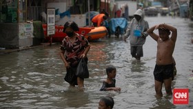 Banjir Rob Masih Genangi 6 RT di Jakut, Ketinggian Capai 60 Cm